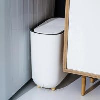 Basurero De Baño En Forma Angular Con Tapa Basurero De Cocina a Prueba De Olores Recipiente De Basura Cubierto Papelera De Lado De Inodoro - details 6