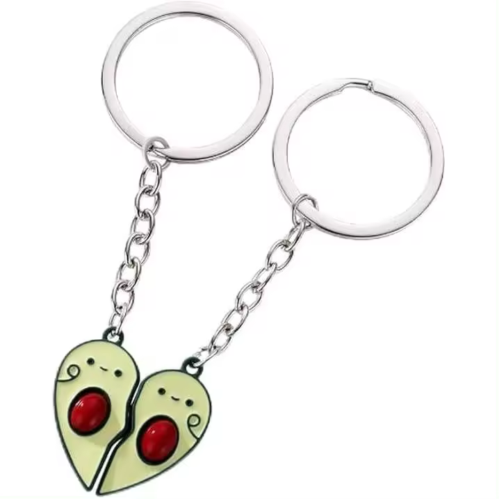 par de llaveros de aguacate con forma de corazón, llavero de pareja de frutas con ventosa magnética, bonito llavero de aguacate de metal, llavero de fruta a juego. - 1