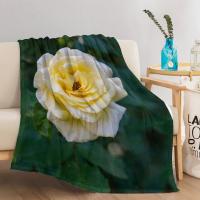 Manta Suave De Punto De Coral Con Diseño De Rosa Chino Amarilla Y Hoja Verde Para Adolescentes Adultos Y Niños Manta Cálida Y Acolchada Para Uso En Casa Picnic Viaje Y Hospital - details 0