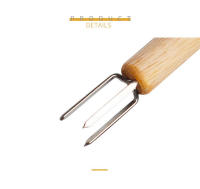 2/4/8Pcs Soportes De Maíz En Acero Inoxidable Con Mango De Madera Skewers Para Barbacoa Herramientas De Cocina Al Aire Libre Antideslizantes Para Frutas - details 7