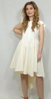 Vestido de Ensueño con Cola para Bodas y Eventos Especiales. Elegancia en Crema, Moda de España. Susana Escribano - details 2