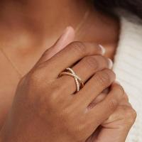 Anillo X Chapado en Oro de 14K | Anillo CZ Criss Cross de Diamante Pavé Simulado para Mujer Gold Amarillo - details 2
