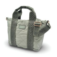 Bolso de Nylon de Amplia Capacidad en Varios Colores - Colección Primavera-Verano 2025 - Asas de Mano y Bandolera Regulable - Ligero y Cómodo para Diferentes Usos - details 4