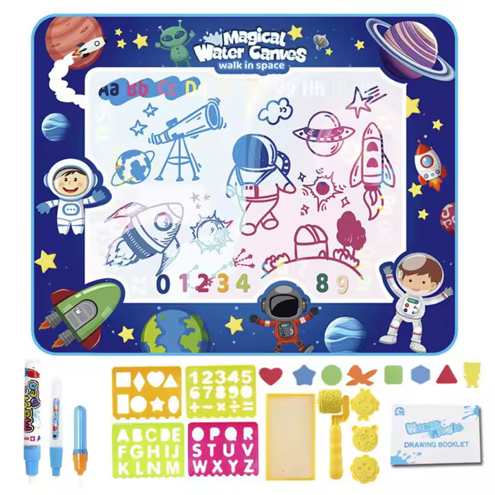 DAM. Pizarra infantil para dibujar con agua de 100x80cm. Brilla en la oscuridad. Incluye 3 rotuladores de agua, plantillas de dibujo y escritura, tampones con formas y 8 figuras de EVA. 100x80x3cm. - 1