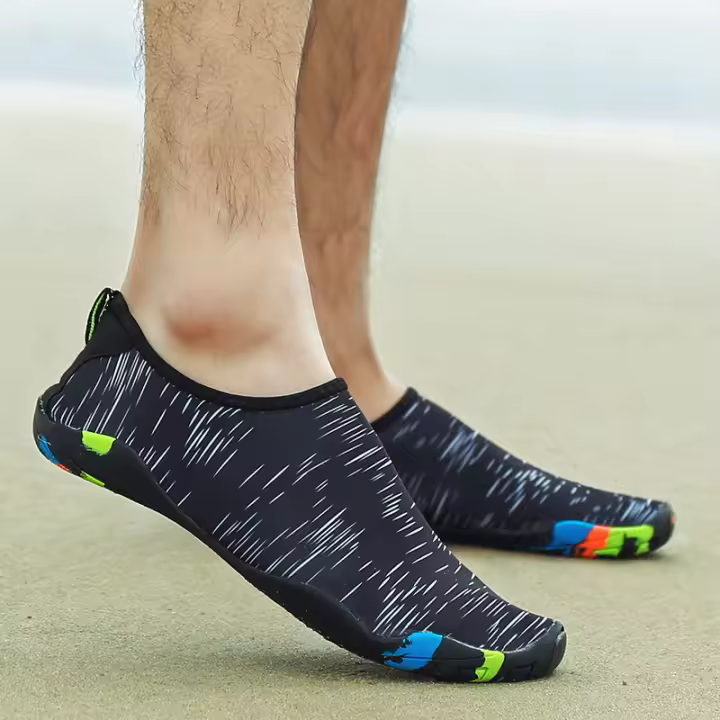 Mov-Zapatos de natación antideslizantes con fondo suave y grueso para mujer, zapatos de playa de secado rápido para hacer snorkel, zapatos de buceo y correr. - 1