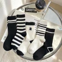Calcetines De Mujer Estilo Casual Breto Negro Blanco Algodón Transpirable Medio Torsionado Bordado Letras Suaves Para Otoño - details 0