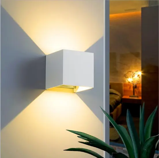 Lámpara De Pared Inteligente Smart Cube Ajustable En Ángulo Con Luz Arriba Y Abajo 16M+ Colores Dimmer Musica Sincronizado Compatible Con Alexa & Google Assistant - 1