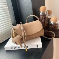 Nueva Bolso De Hombro PU Con Colgante De Elefante Moda Sólida Popular Bandolera Para Mujer Tamaño 20*11*10cm Colores Rosa Negro Beige Caqui - details 5