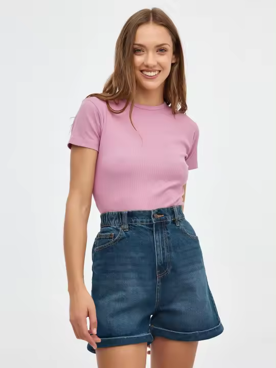 Shorts mom fit de tiro alto de tejido denim azul oscuro con cintura de gomas, bolsillos y cierre de cremallera con botón INSIDE - 1