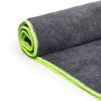JR3 Toalla de baño, playa o deporte, remallado con filamento de poliéster a tres hilos mismo tono, excepto en el color plomo oscuro que el remallado es en amarillo flúor  con adorno elástico para plegado. - details 3