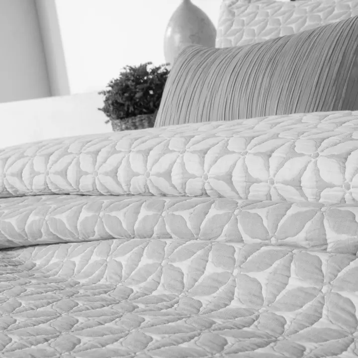 Manterol - Colcha cubrecama jacquard reversible floral con fundas de cojín. Tejido de calidad duradero y antideslizante. - 1