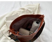 Bolso De Hombro Grande Con Correa Geométrica Para Mujer Bolso Cruzado De Cuero PU Retro Capacidad Grande Para Compras Y Viajes - details 10