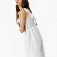 Vestido blanco midi Tiffosi con escote pico, volantes y lazo en la espalda. - details 5