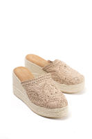 Lyla Wang Sandalias zueco mujer con cuña alta de espartos y plataforma con diseño crochet - details 11