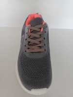 Las deportivas Modelo 101 de la marca PERVERSA son unas zapatillas deportivas ideales para mujer. Vienen en un hermoso color gris-azul con detalles en azul, rosa y negro, y su suela combina tonos beige, azul, rosa, negro y todo blanco, creando un diseño m - details 9