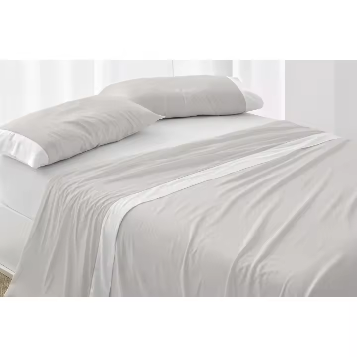 Juego de sábanas Burrito Blanco, incluye encimera, bajera ajustable y funda de almohada. Diseño elegante de topos en beige sobre blanco. Tejido 144 hilos, algodón 50%-poliéster 50%: Suave, duradero y de fácil planchado. Bajera para colchones hasta 32 cm - 1