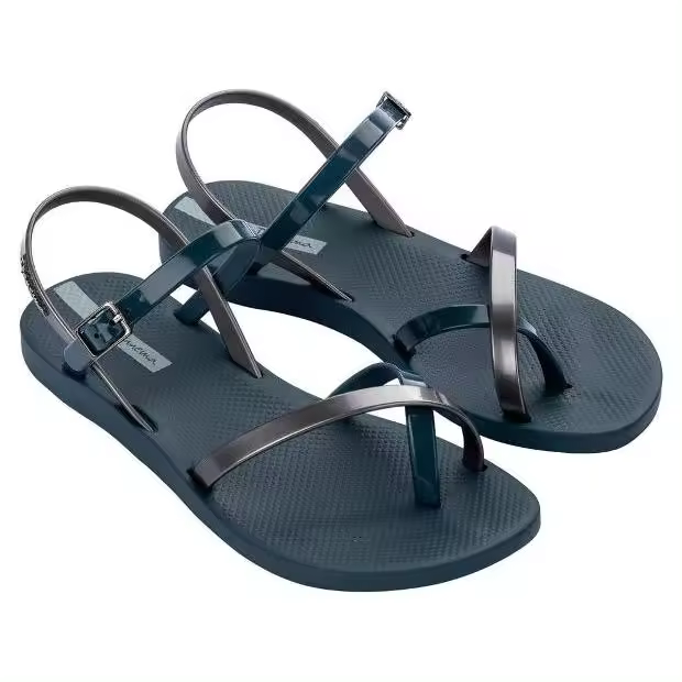 IPANEMA 82842 Chancla piscina de mujer de la marca Ipanema modelo FASHION SAND en color azul y plata.CALZAN PEQUEÑO. CONSULTAR GUÍA DE TALLAS. Cierre mediante pulsera al tobillo y tiras. Planta anatómica y suela de goma antideslizante. - 1