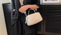Bolso De Hombro Para Mujer De Cuero Genuino Estilo Casual Con Correa Ancha Y Comodidad Gran Capacidad Color Blanco Negro Caqui Azul - details 29