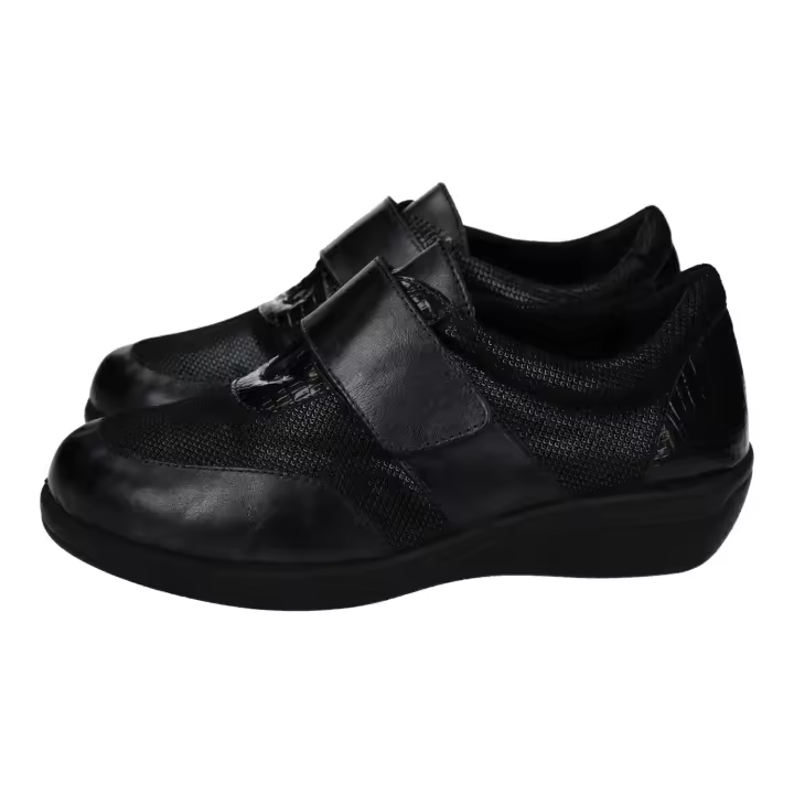 Zapatos Mocasín marca DOCTOR CUTILLAS para mujer en color antracita. Zapatos Doctor Cutillas de mujer, estilo mocasín en piel negra, cómodos y hechos en España. - 1