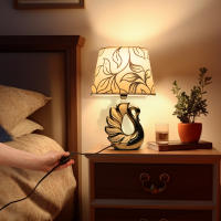 Aigostar Lampara de Mesa de Cerámica, Vintage Lámpara de Mesita de Noche con Pantalla de Tela, Casquillo E14, max.40W, Luz de Noche, Lámpara de Sobremesa para Dormitorio, Salón (sin Bombilla) -H310mm - details 1