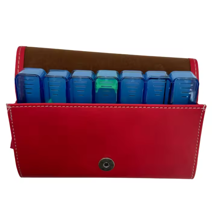 Pastillero Semanal de Cartera en Piel Sintética con Espacios Separados para Tratamiento de Toda la Semana - 1