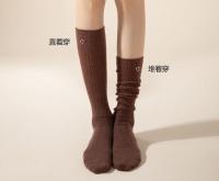 Calcetines Largos De Lana Suave Para Mujer Otoño Invierno Cashmere Solido Tejidos Gruesos Calientes Y Suaves Calcetines Casuales De Rodilla Para Niñas - details 2