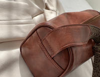 Bolso Bandolera De Cuero PU Vintage Para Mujer Pequeño Bolso De Mano Y Monedero Estilo Casual Viaje Decoración Sin Cierre De Cremallera - details 24
