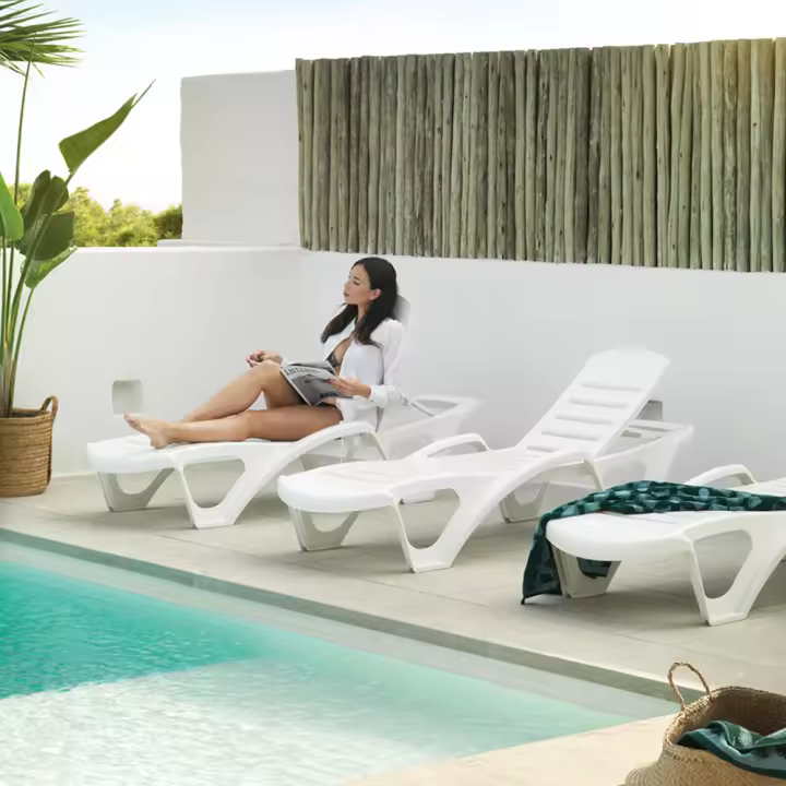 Tumbona SP Berner Monoblock Blanco - Diseño Elegante y Resistente para Exteriores - 1