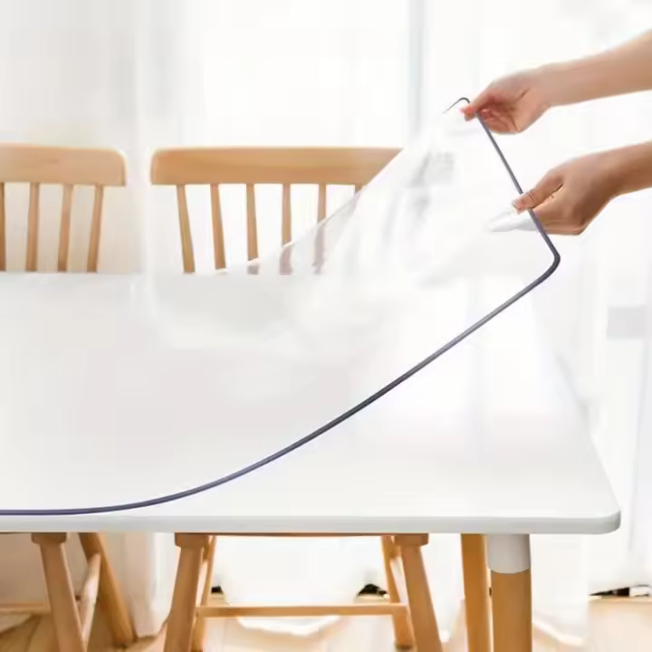 Protector De Mesa Transparente Para Comedor Cubierta De Plástico Impermeable Y Resistente a La Grasa Para Uso Doméstico Y De Fiesta Estilo Moderno Rectangular - 1