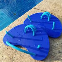 Práctica de natación con membranas de palma, técnicas de natación con media palma, membranas de palma para ayudarle a nadar, equipo de natación con membranas de palma - details 6