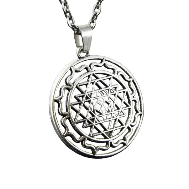Amuletsshop - Colgante de Meditación con Cadena, Collar Sri Yantra, Herramienta Tántrica de Concentración, Amuleto Navayoni Chakra, Rueda de los 9 Triángulos - 1