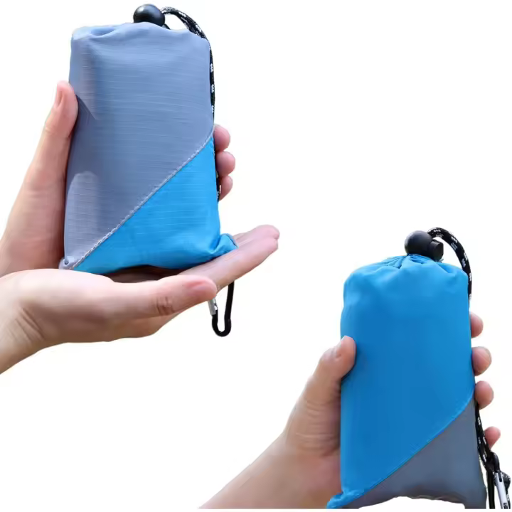 Manta de Bolso para Exterior, 55x60 pulgadas, plegable, compacta, Ligera, de protegido rápido, FINA, para pícnic, camping, senderismo, mochilerismo, resistente al Agua, fácil de mantener en una Bolsa - 1