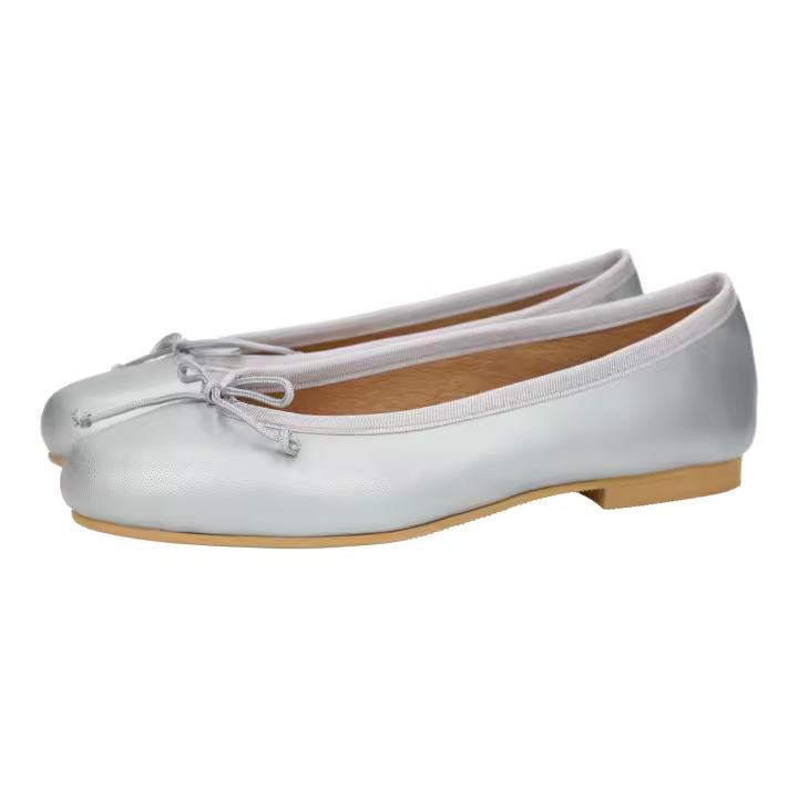 Manoletinas marca MADE IN SPAIN para mujer en color plata. Bailarinas plata de piel hechas en España. Calzan muy poco. Comprar 1 talla más. - 1