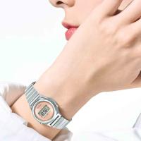 Reloj Casio mujer mini Collection LA700WE-4A correa de acero inoxidable 30.8 × 26.3 × 7.9 mm - details 3