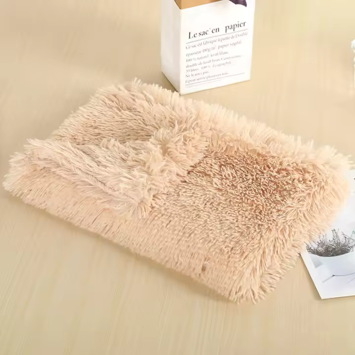 Manta De Peluche Larga Para Mascotas Grande Cama De Invierno Para Perros Y Gatos Suave Y Cálida Funda Para Perrera Disponible En 9 Colores Tamaños S/M/L - 1