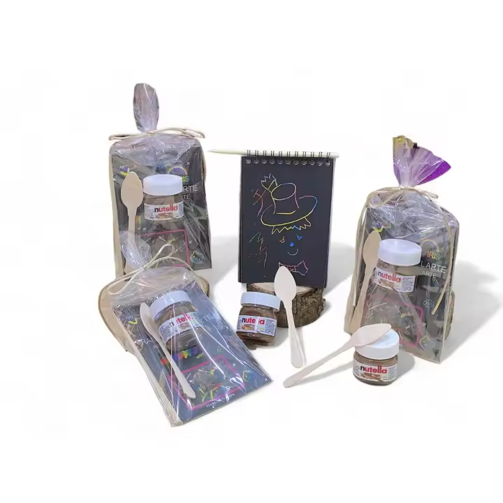 Lote de 10/15 regalos para niñas niños tarritos de Nutella con cucharita de madera y cuaderno mágico para dibujar en bolsa de regalo lazo color champan regalos para niñas niños cumpleaños comuniones bodas regalos originales para niños - 1