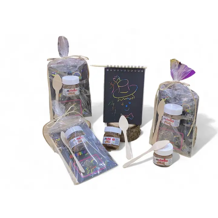 Lote de 10/15 regalos para niñas niños tarritos de Nutella con cucharita de madera y cuaderno mágico para dibujar en bolsa de regalo lazo color champan regalos para niñas niños cumpleaños comuniones bodas regalos originales para niños - 1