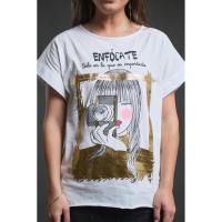 Camiseta Focus de Anabel Lee. "ENFÓCATE. En solo lo que es importante."     -Camiseta de corte recto, manga corta y cuello redondo. - details 6