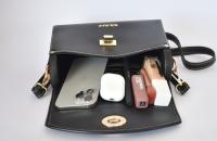 Bolso de Cuero Genuino IULIUS con Solapa Cocodrilo, Laterales de Madera y Asa Rígida | Diseño exclusivo, elegante y compacto para looks únicos - details 1