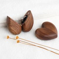Caja de anillo de madera de nogal corazón propuesta compromiso boda joyería caja de madera para Ca - details 2