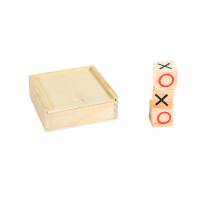 Juego infantil tres en raya en madera natural. Con 6 dados de madera impresos por 2 caras. Regalo perfecto para dar a niños y niñas en cumpleaños y fiestas infantiles. Juego de mesa divertido y educativo. Medidas de la caja: 7*7*2,5cm. - details 1