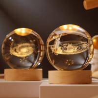 Lámpara De Noche De Cristal 6cm Con Engrado Por Láser Sfera De Vidrio Decoración De Escritorio Para Regalo De Cumpleaños Base De Madera USB - details 7