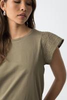 Camiseta graciosa verde oliva. La Camiseta Graciosa Verde de Tiffosi es una prenda fresca y femenina que combina diseño y confort: - details 4
