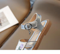 Sandalias De Cuero Para Niñas Princesa Verano 2024 Casual Versátil Retro Sin Tacón Bordado De Flores Suave Suela Medias - details 12
