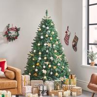 KingnetStore - Árbol de Navidad Artificial 120 150 180 210 CM Soporte de Madera Robusta Resistente. Estructura Desmontable/Plegable con Ramas Abatibles. Arbol Decoración Navideña Abeto Premium con 2 Gorros de Navidad + 80 Bolas Adornos de Arbol Navidad - details 3