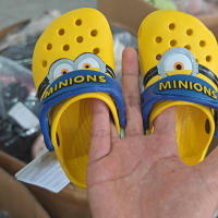 Sandalias De Verano Para Niños Anime Minions Kawaii EVA Zapatillas De Casa Playa Con Agujeros Zapatos De Draining Unisex - details 3