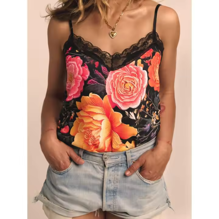 Camiseta Lencera Chloe Aire Retro. La camiseta Lencera Chloe de Aire Retro es una prenda con un estilo único y mucha personalidad. Con tirantes regulables, detalle de encaje en el pecho y estampado total print. - 1