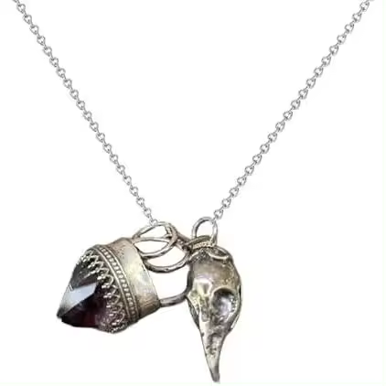 Talismán de amatista y calavera de cuervo, collar de calavera de cuervo con incrustaciones de amatista, colgante de talismán de meditación con incrustaciones de cristal, amuleto para hombres y mujeres. - 1