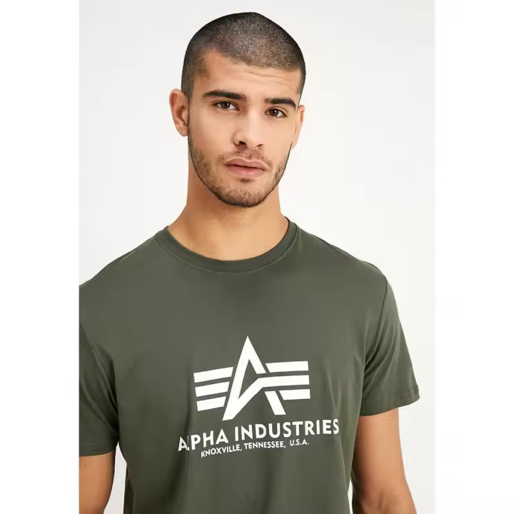 ALPHA Camiseta Básica Verde Manga Corta Hombre Logo Blanco - 1