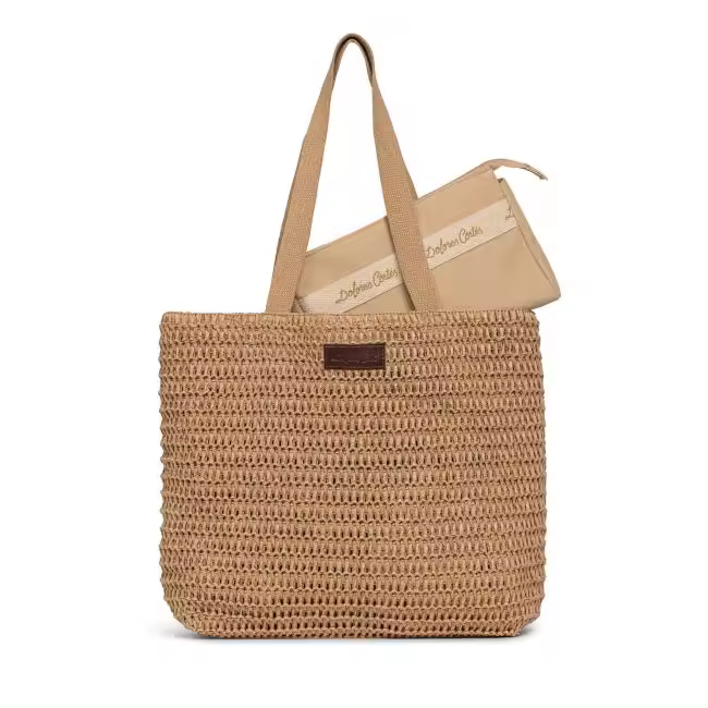 Dolores Cortés Bolso Tote. Bolso Tote con Bolsa Interior de Dolores Cortés. 5906. Bolso tote de rafia en color marrón con asas largas para llevar al hombro. Incluye una bolsa interior de tela para guardar objetos personales. Su estilo artesanal y bohemio - 1